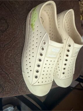Native Women's Beige Slip-On Sneakers with Green Star Accent